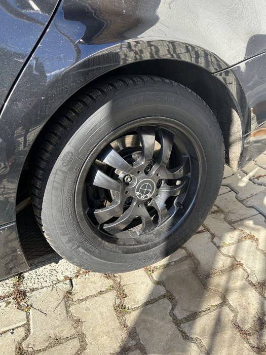 Jante cu anvelope de iarna BMW R16