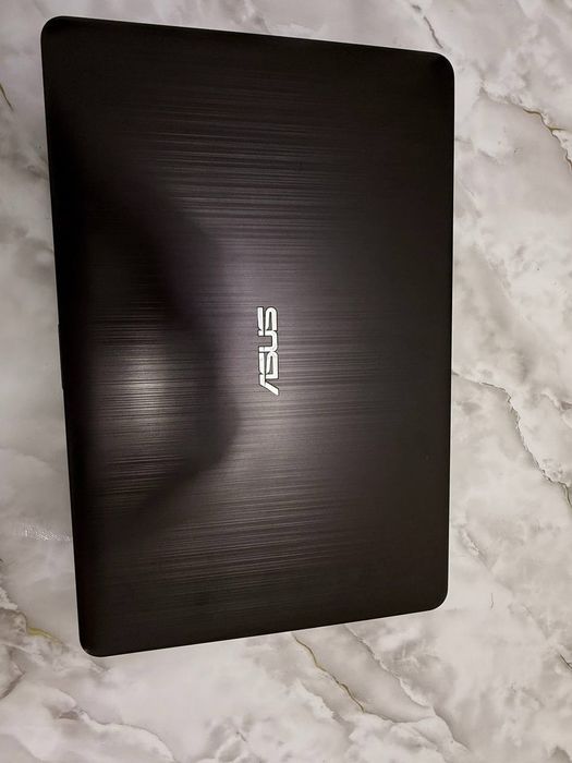Noutbuk ASUS B/U