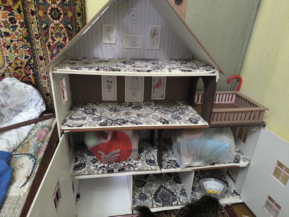 Кукольный дом с мебелью