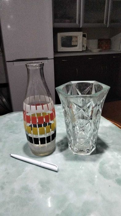 Вазы вазочки для цветов, в полном порядке.