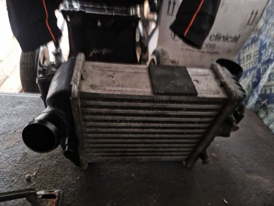 Интеркулер,къпхолдери ABS модули, педали и много други части.