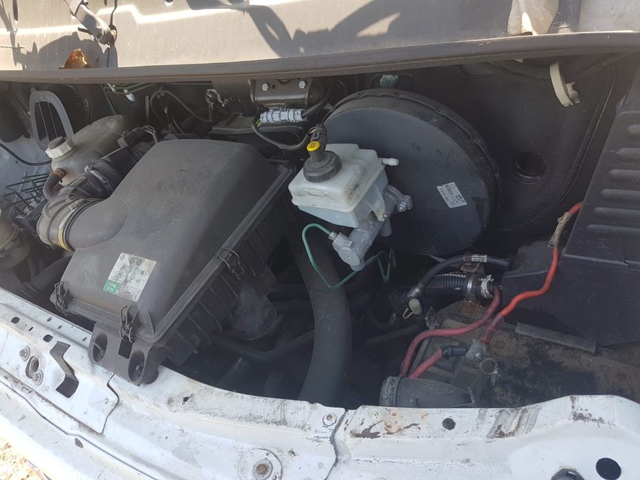 Dezmembrez Renault Master 2.2