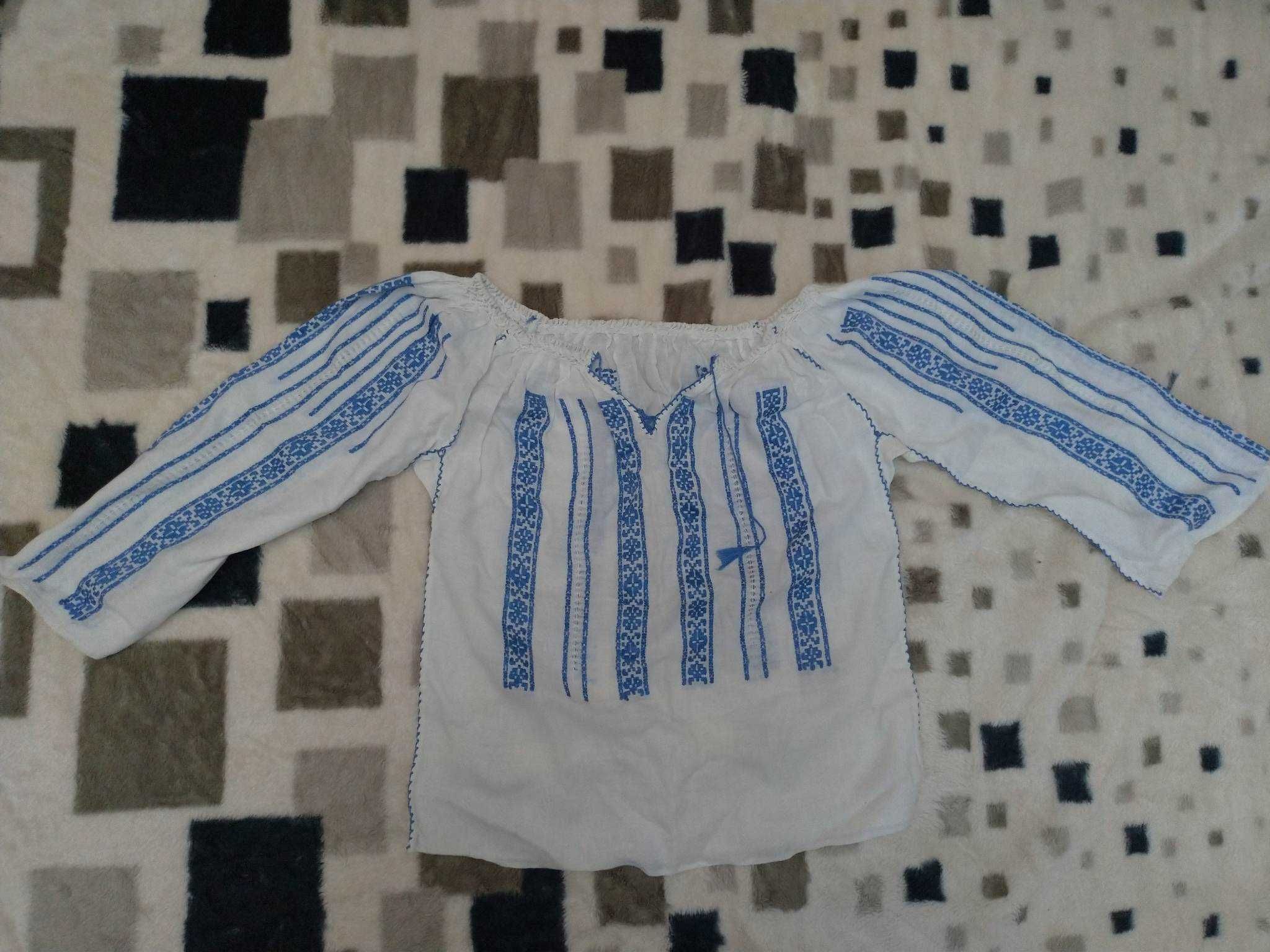 Costum popular vechi de peste 100 de ani din zona Gorjului