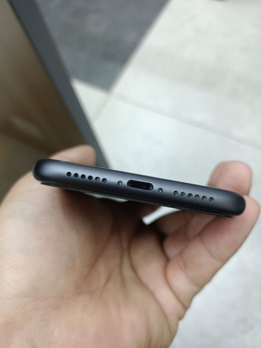 iPhone 11 black 128gb