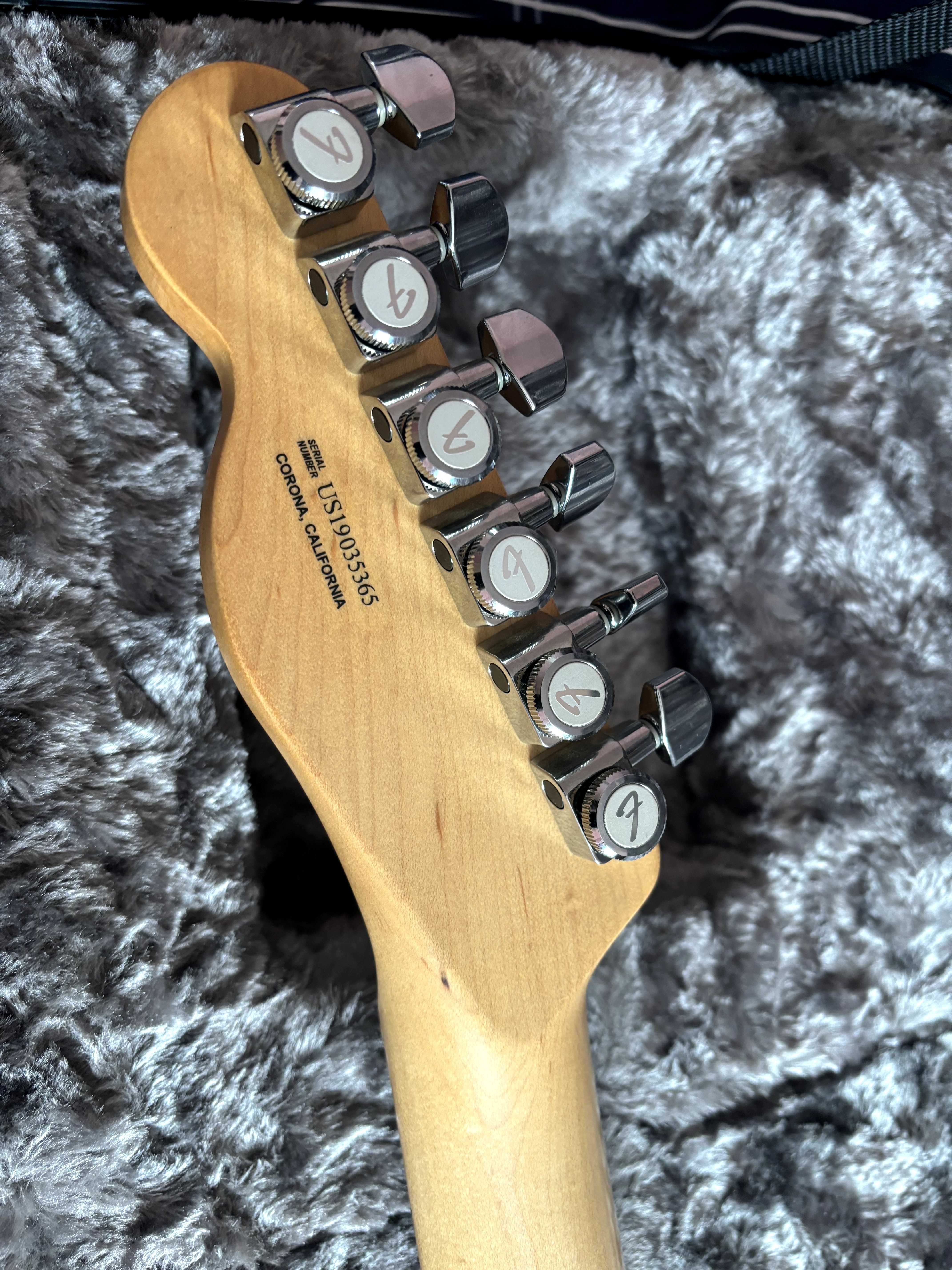 Fender American Elite Telecaster, Maple Fingerboard, Butterscotch