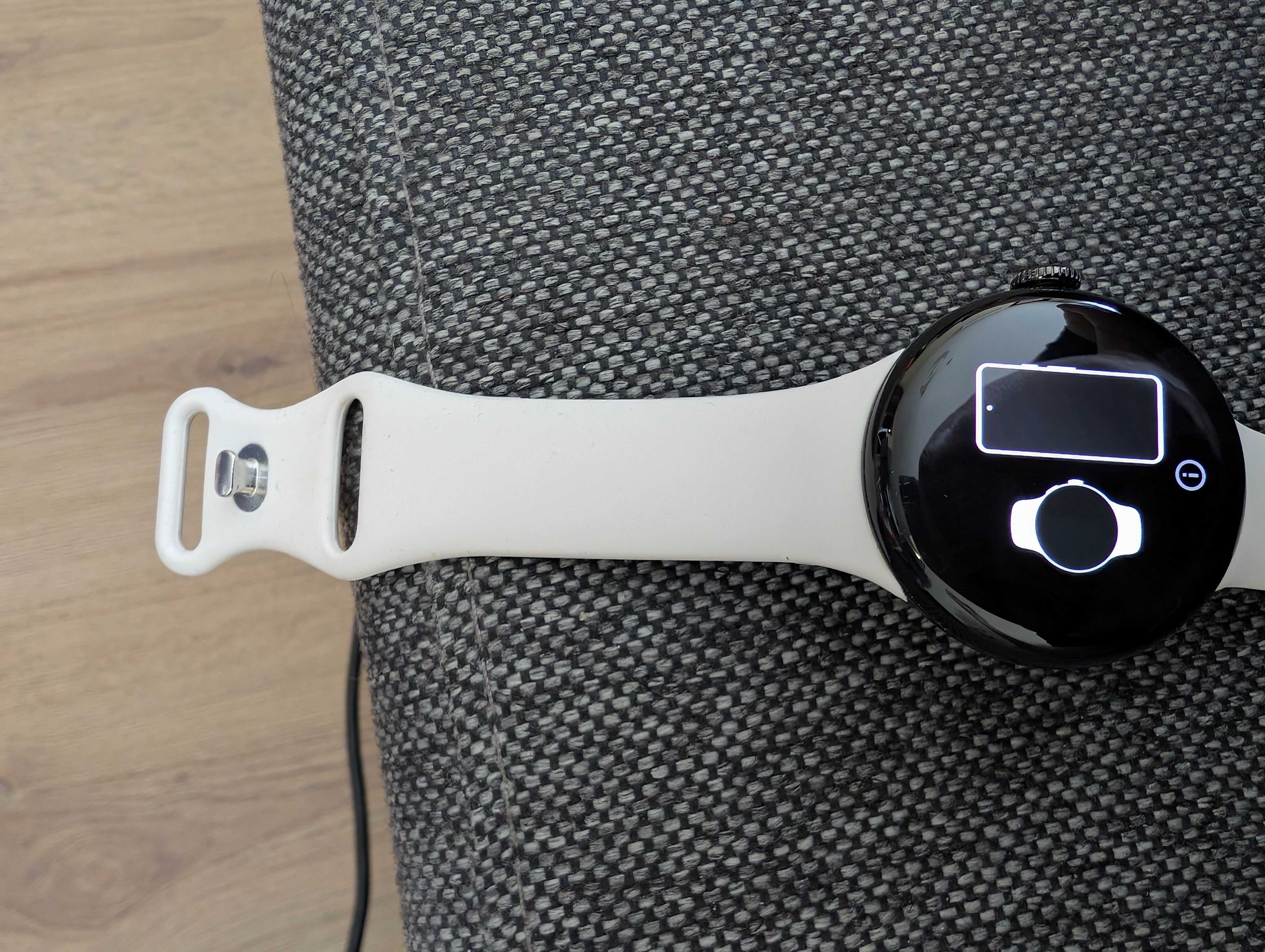 Google Pixel Watch 2 черен + зарядно + 2 каишки