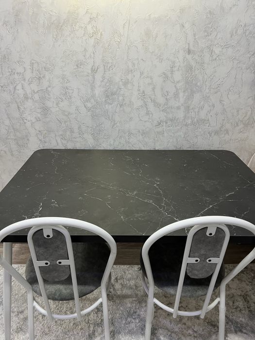 Стол со стульями