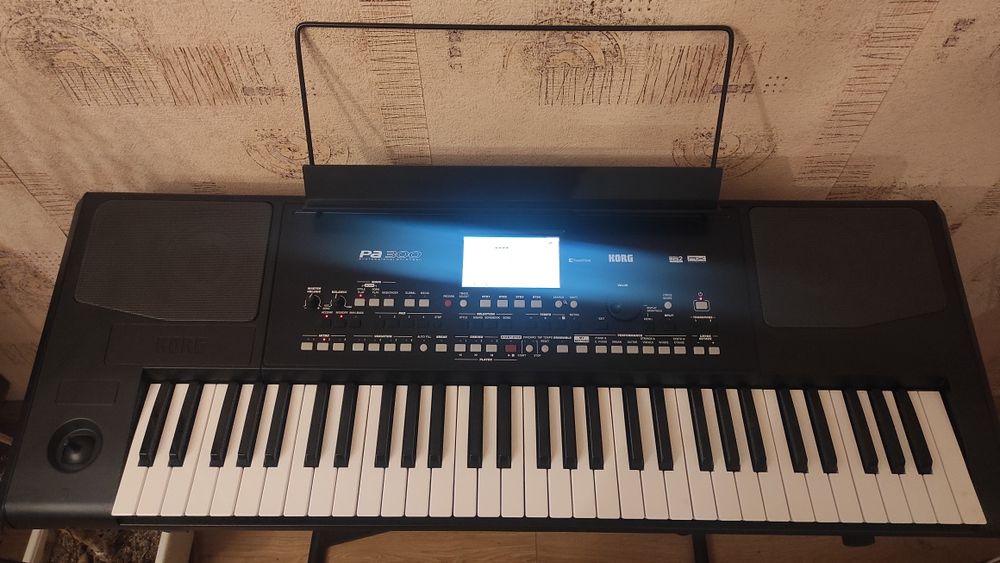 Продавам. KORG PA-300