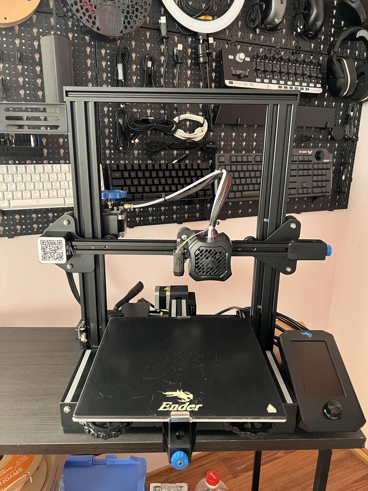 Imprimanta Ender 3-V2 echipata cu CR Touch(autoleveling)