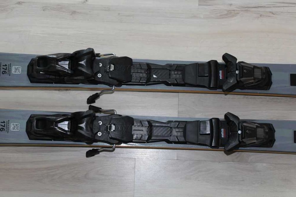 ATOMIC Redster Q7 Revoshock  176cm 160cm 152cm  2024