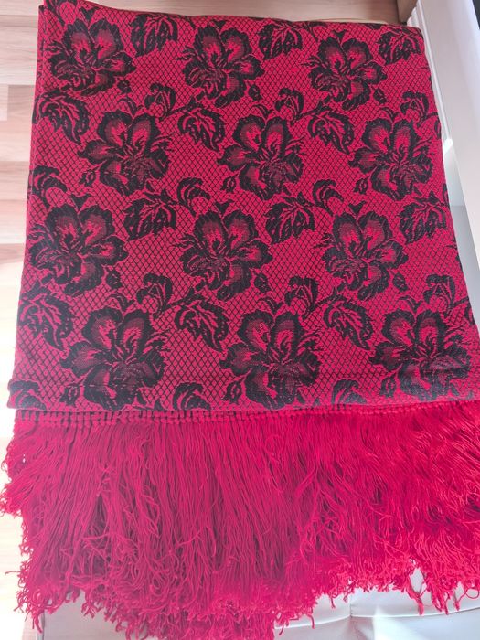 Битови калъфи за възглавници  и нова покривка за спалня.