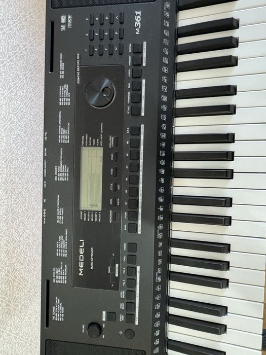 Продам синтезатор Medeli M361