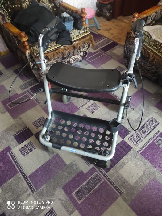 Ходунки на четырех колесах