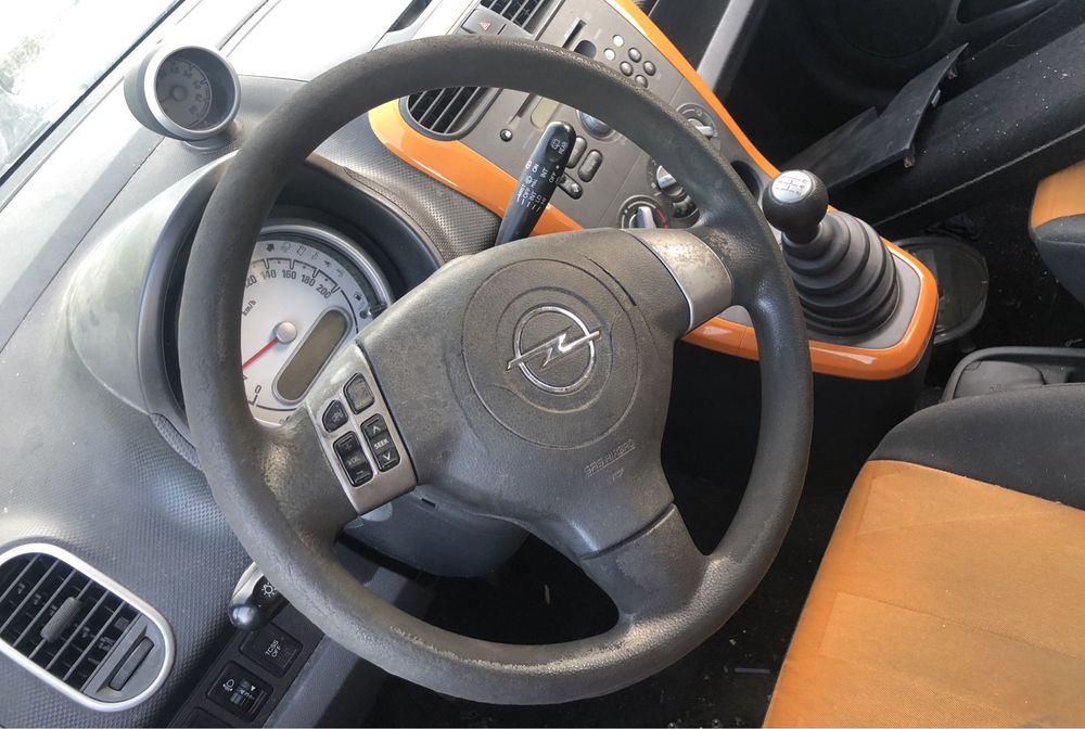 Opel agila 1.0 i на части