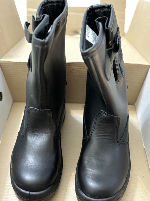 Етік жаңа жақсы жағдайда сатылады.