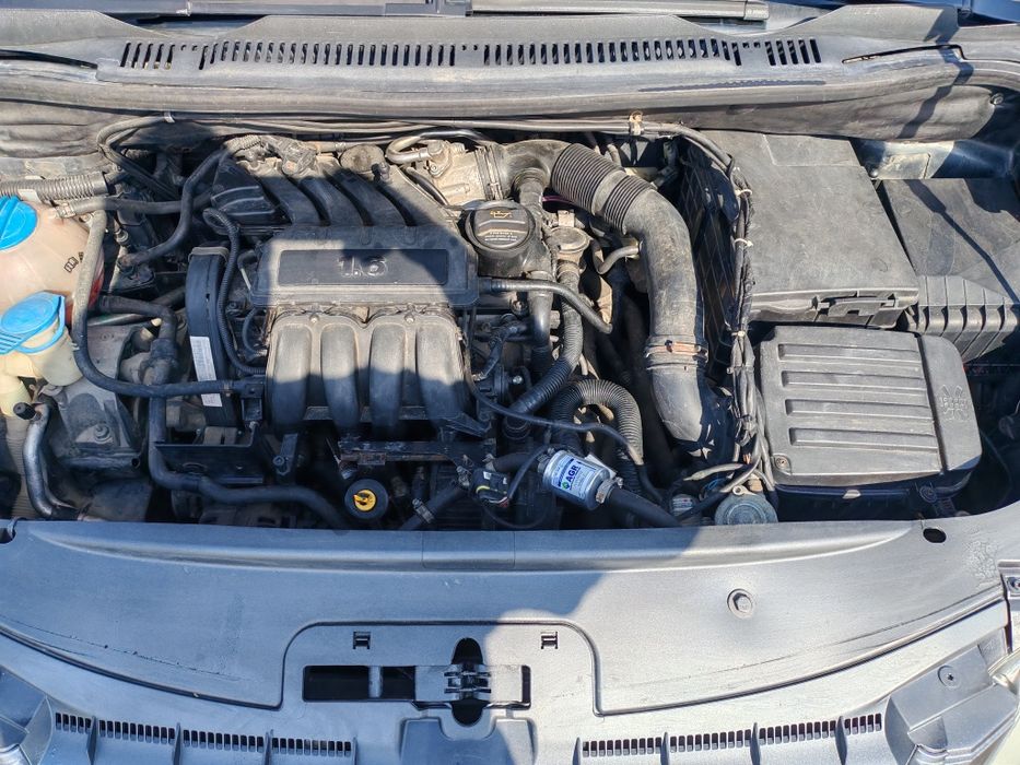 Volkswagen Touran 1.6 benzina și gpl 1199 e .