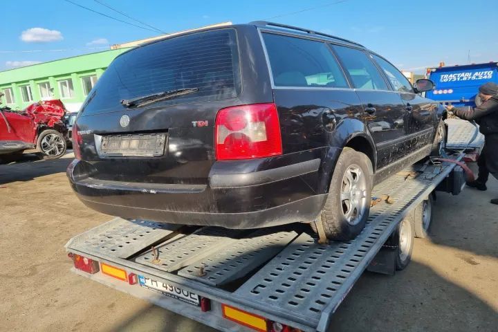 caseta de directie egr clapeta de acceleratie racitor gaze termoflot turbina timonerie kit ambreiaj pornire volanta rampa injectoare   Vw Passat B5.5 an 2005 euro 4, motor 1.9 tdi BGW 136cp  dezmembrez