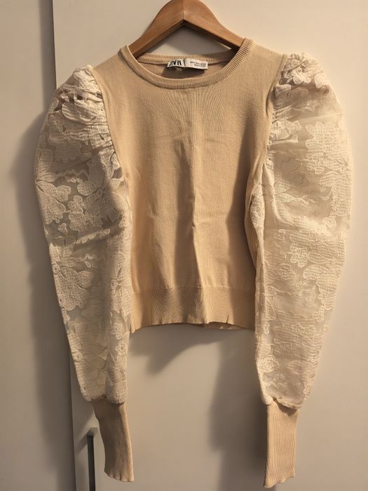 Bluza Zara din tricot fin cu mâneci brodate din organza