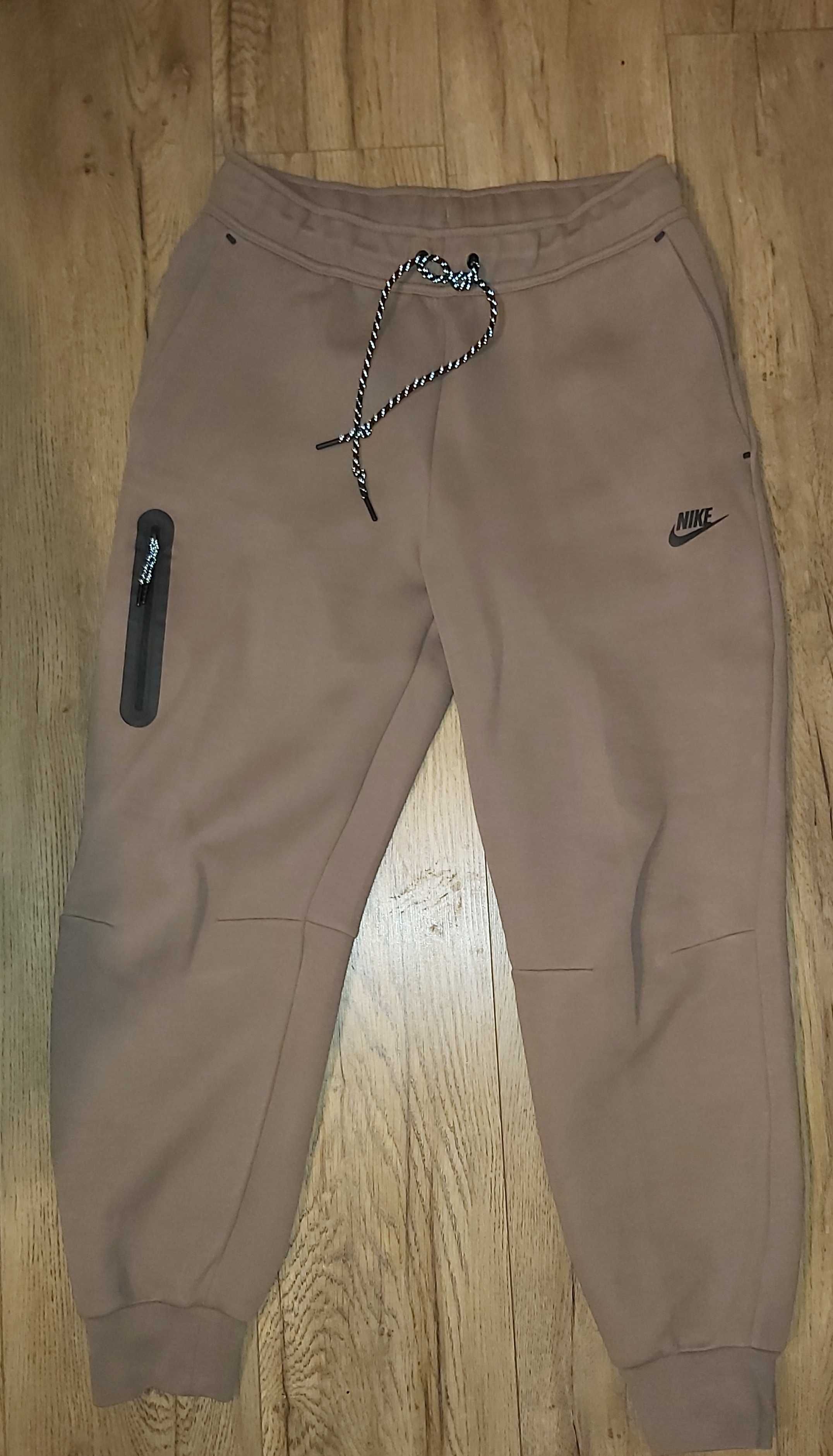 Nike Tech Fleece Дамско Долнище - Размер М