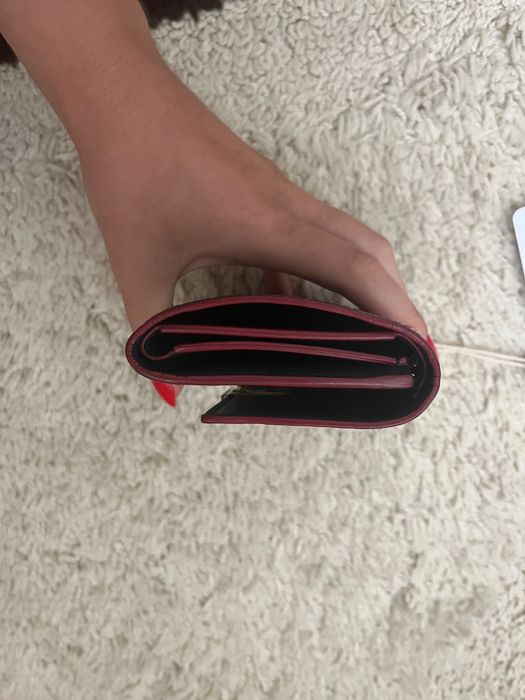 Портмоне Louis Vuitton Capucines още с етикет