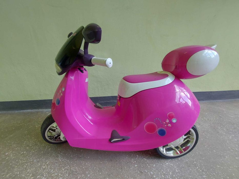 Tricicleta electrica  pentru copii, tip scuter