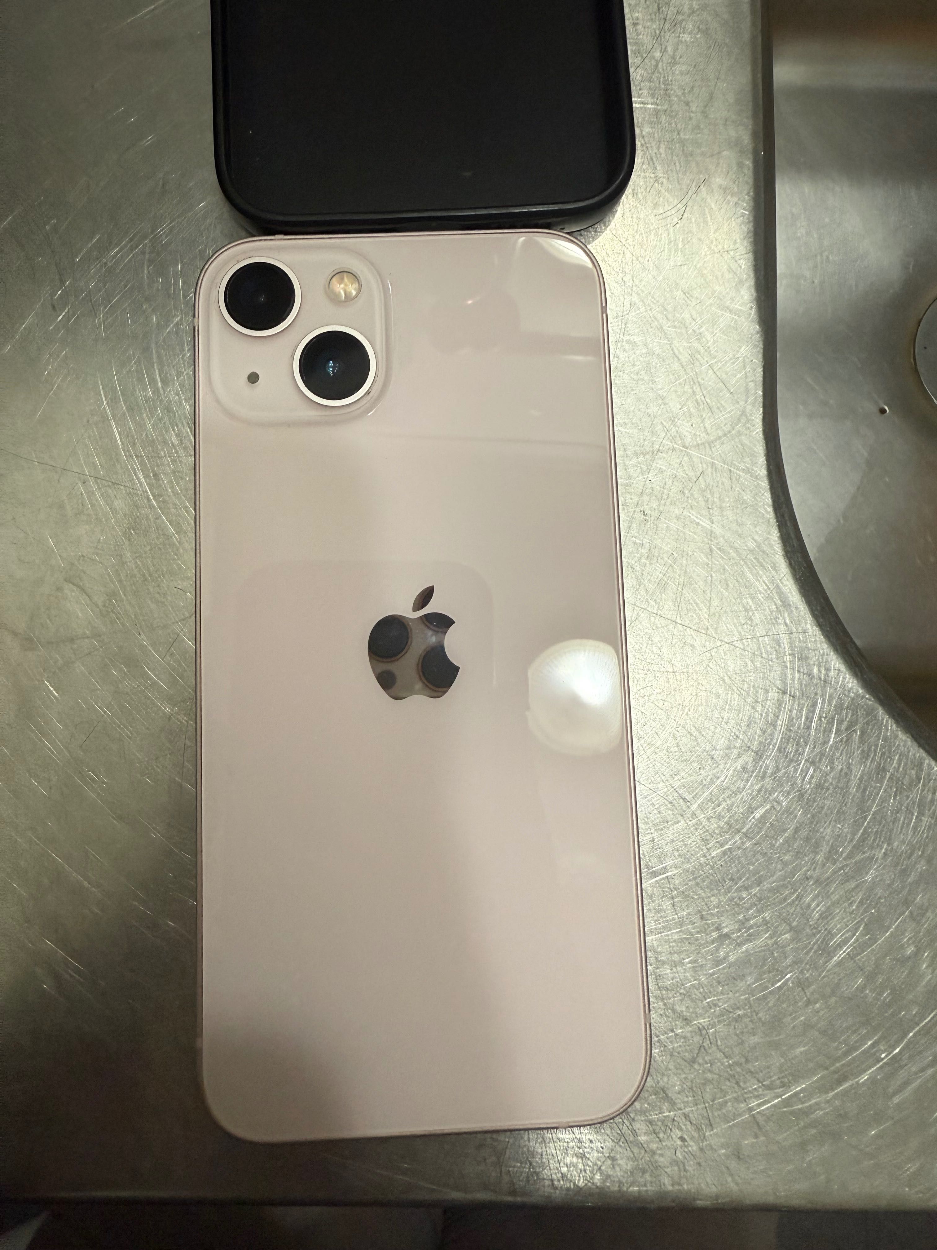 Продава се!Iphone 13,128gb,pink