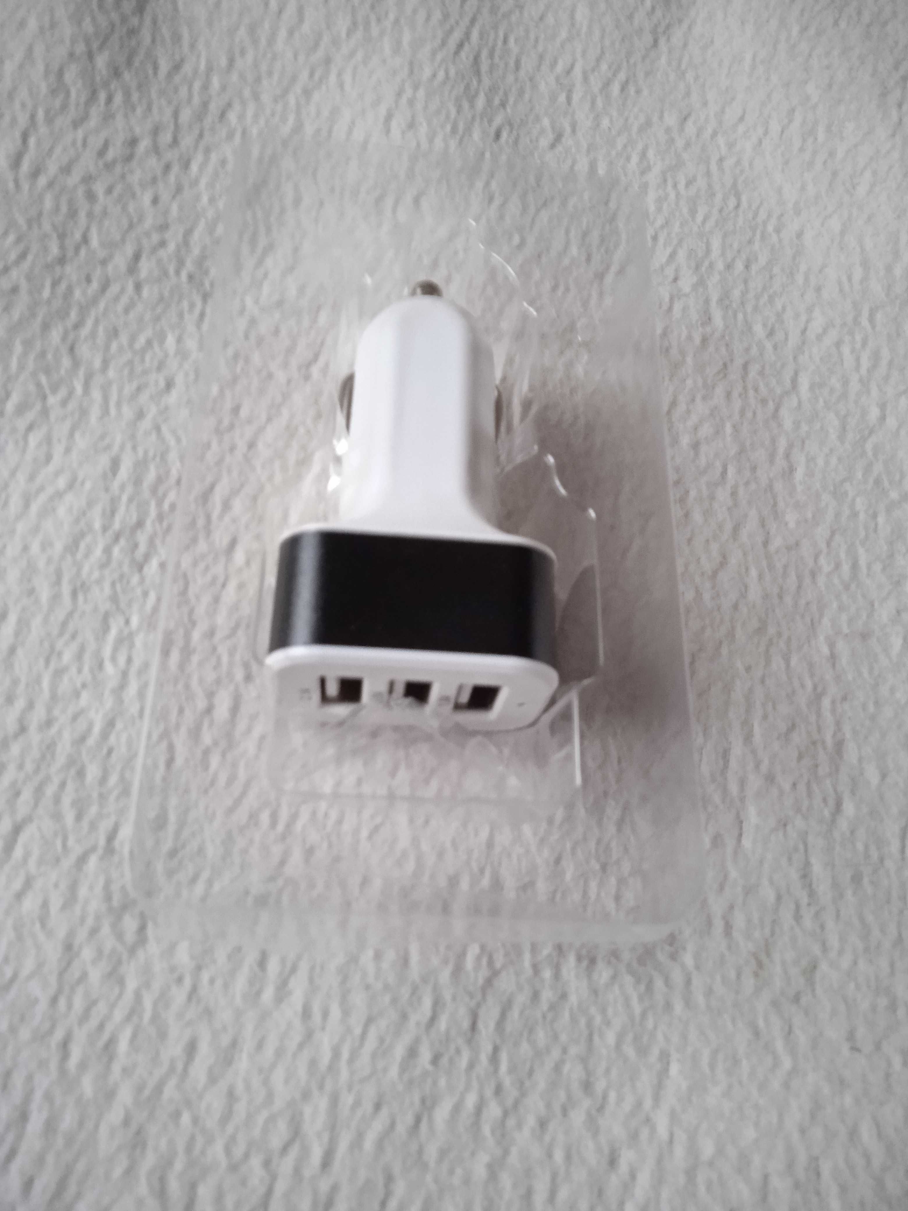 Adaptor Priza Bricheta tripla auto,12-24V, 3 x USB,nou.