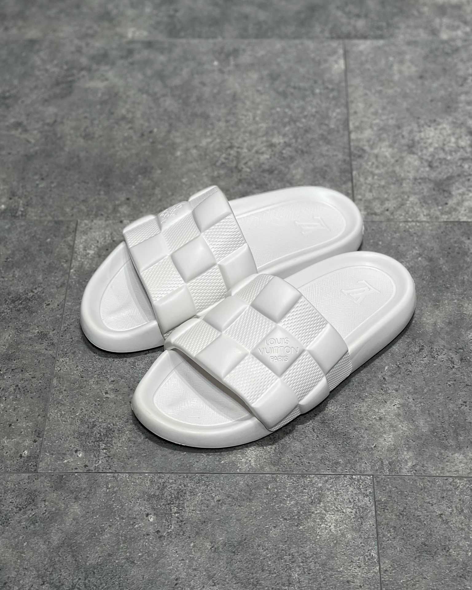 Papuci / slapi Louis Vuitton Premium