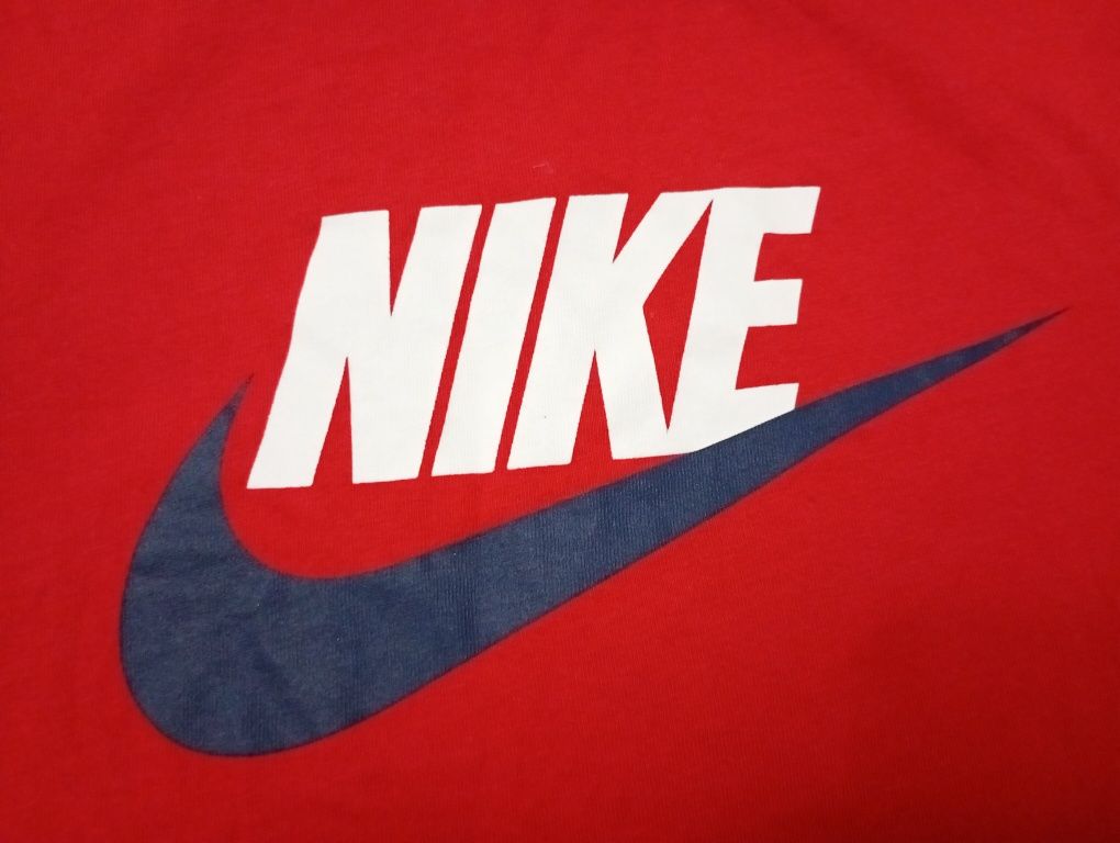 Дамска спортна тениска NIKE