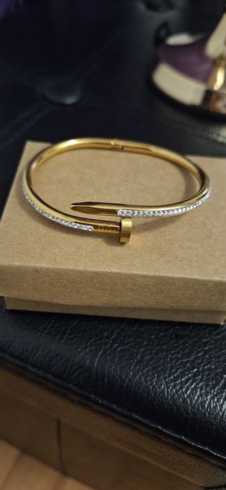 Brățară model Cartier cu pietre nouă