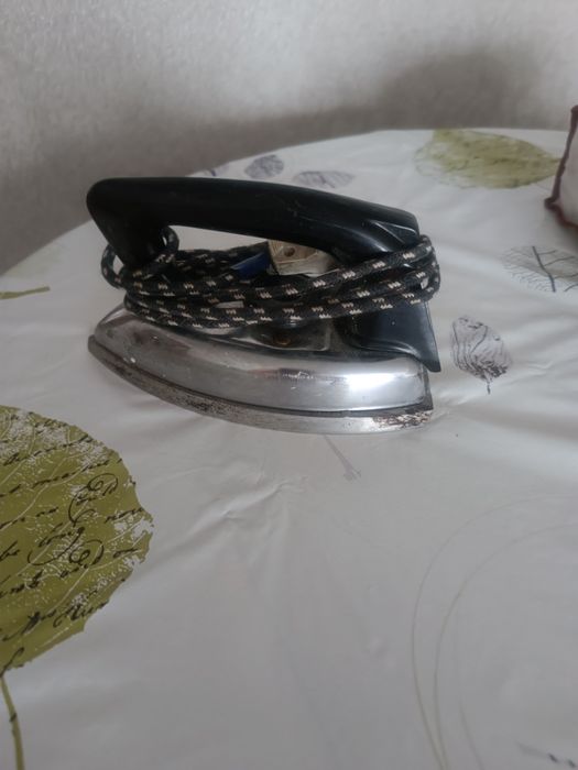 Продам утюг советский