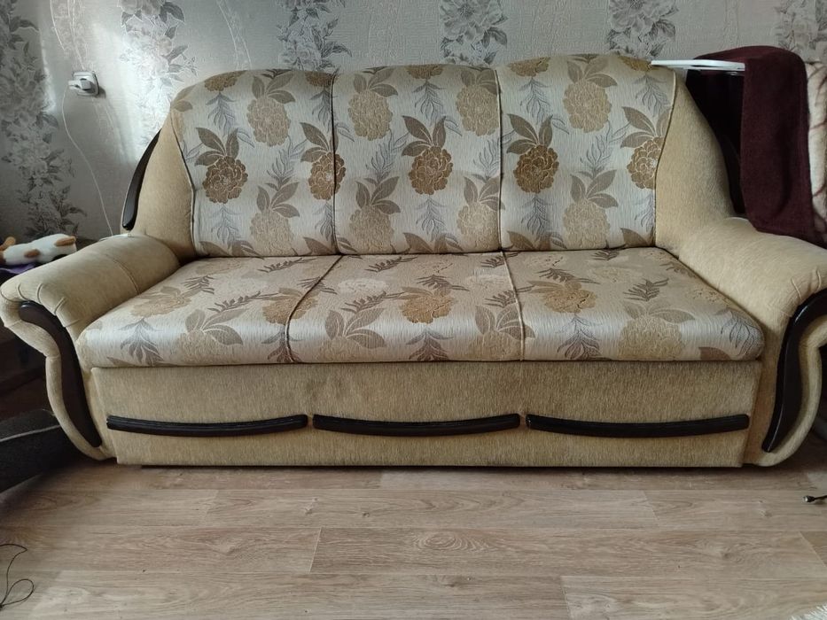 Продам диван с креслами