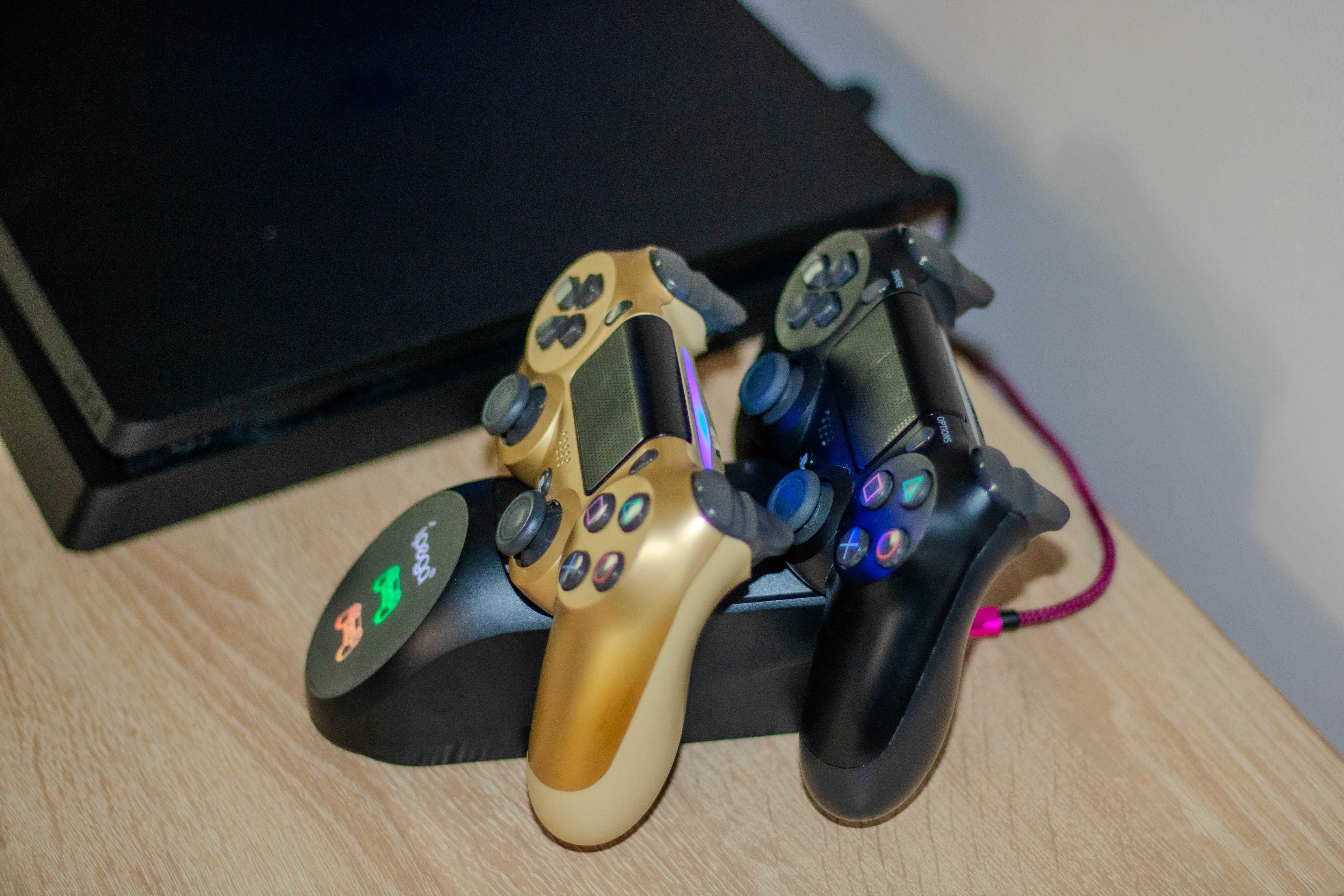 Consola ps 4 ( playstation 4) + controllere + jocuri la alegere