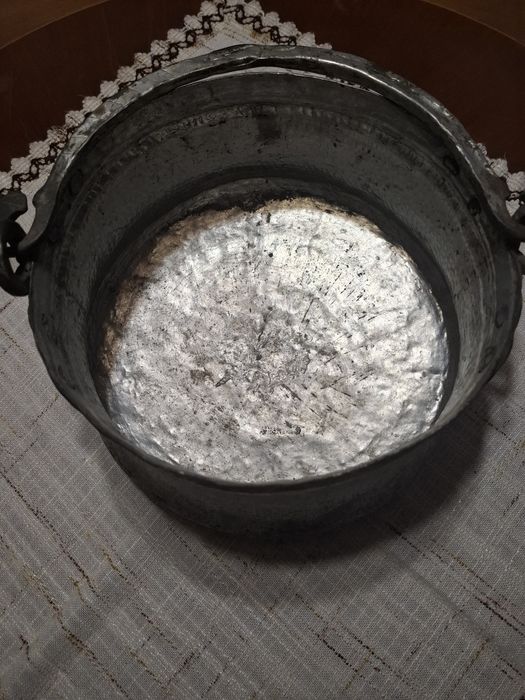 Продавам стар бъкърен казан.Без нагар.