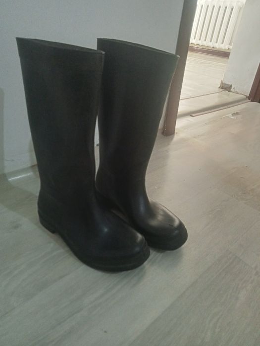Продам резиновые сапоги в