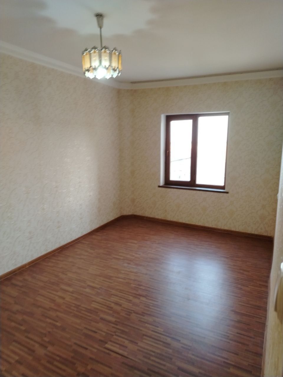 Продаётся квартира, 1 комнатная, с ремонтом и некоторой мебелью.