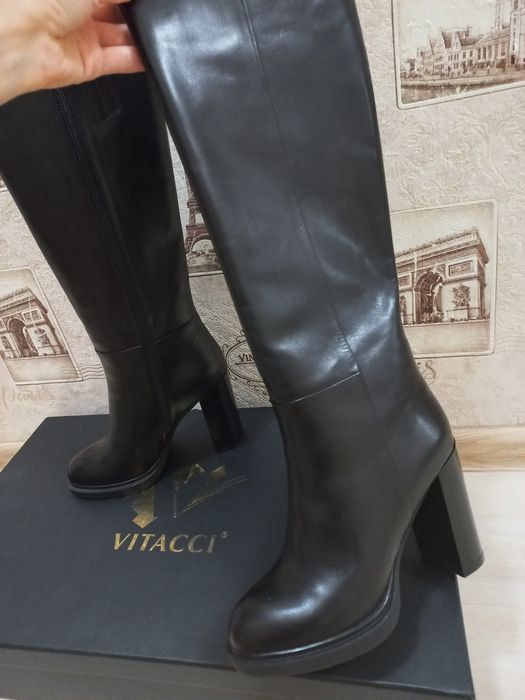 Продам новые кожаные сапоги