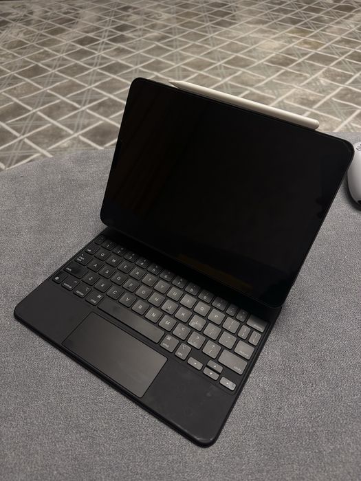 iPad Air 4 в комплекте с Magic Key Board и Apple Pencil