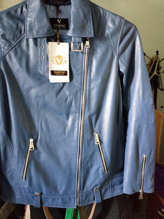 Продаю кожаную куртку женскую, размер М, новую.