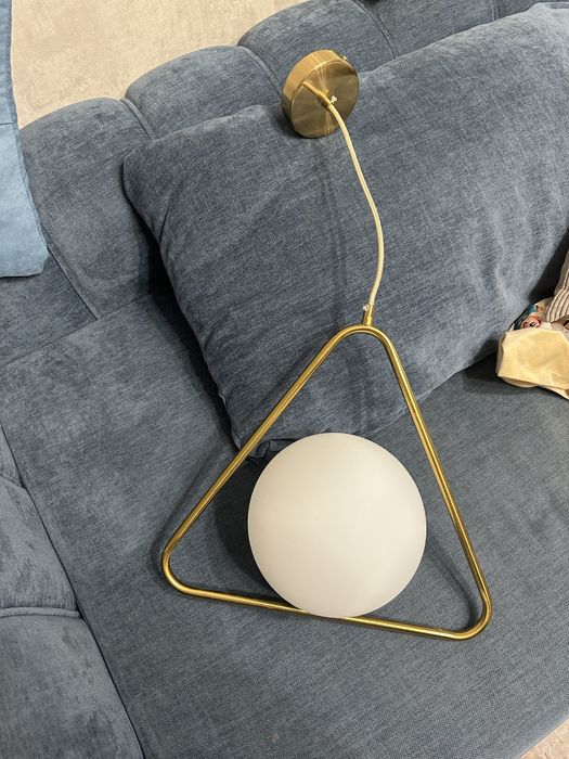 Продам люстру новую