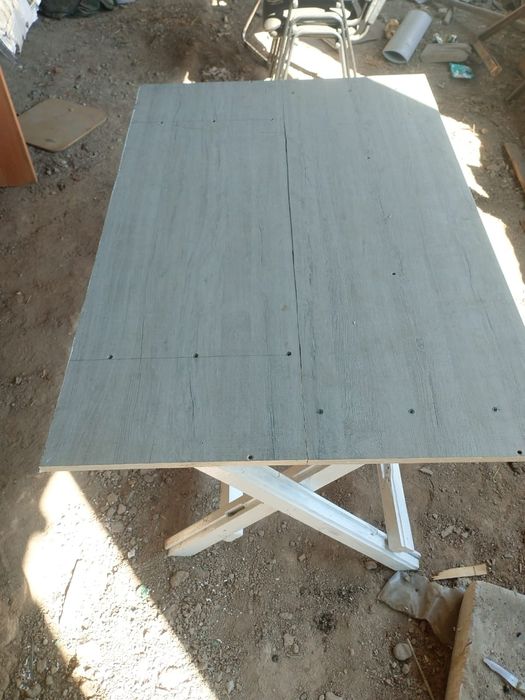 Срочно продам кухный стол стуля шкаф хорошие состояние доставка есть