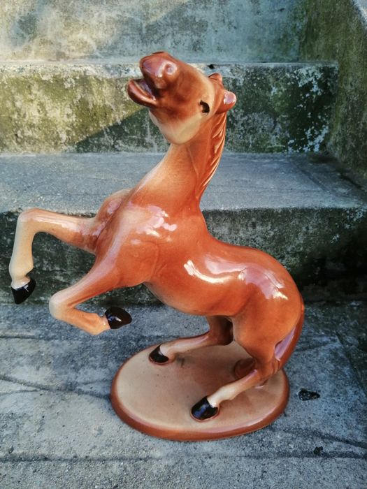 Vând bibelou cal cabrat