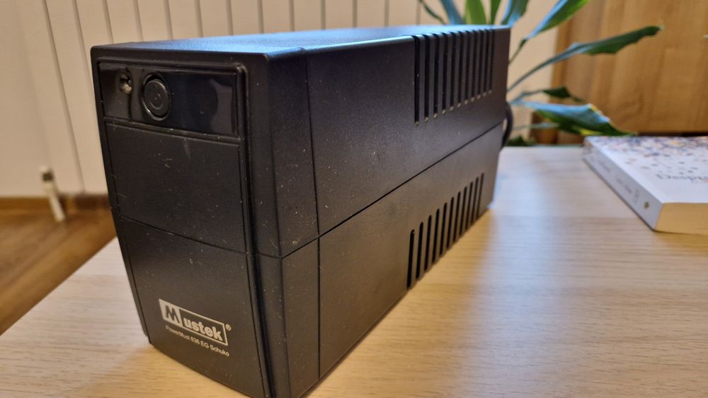 Unitate UPS, 360W, acumulator nou