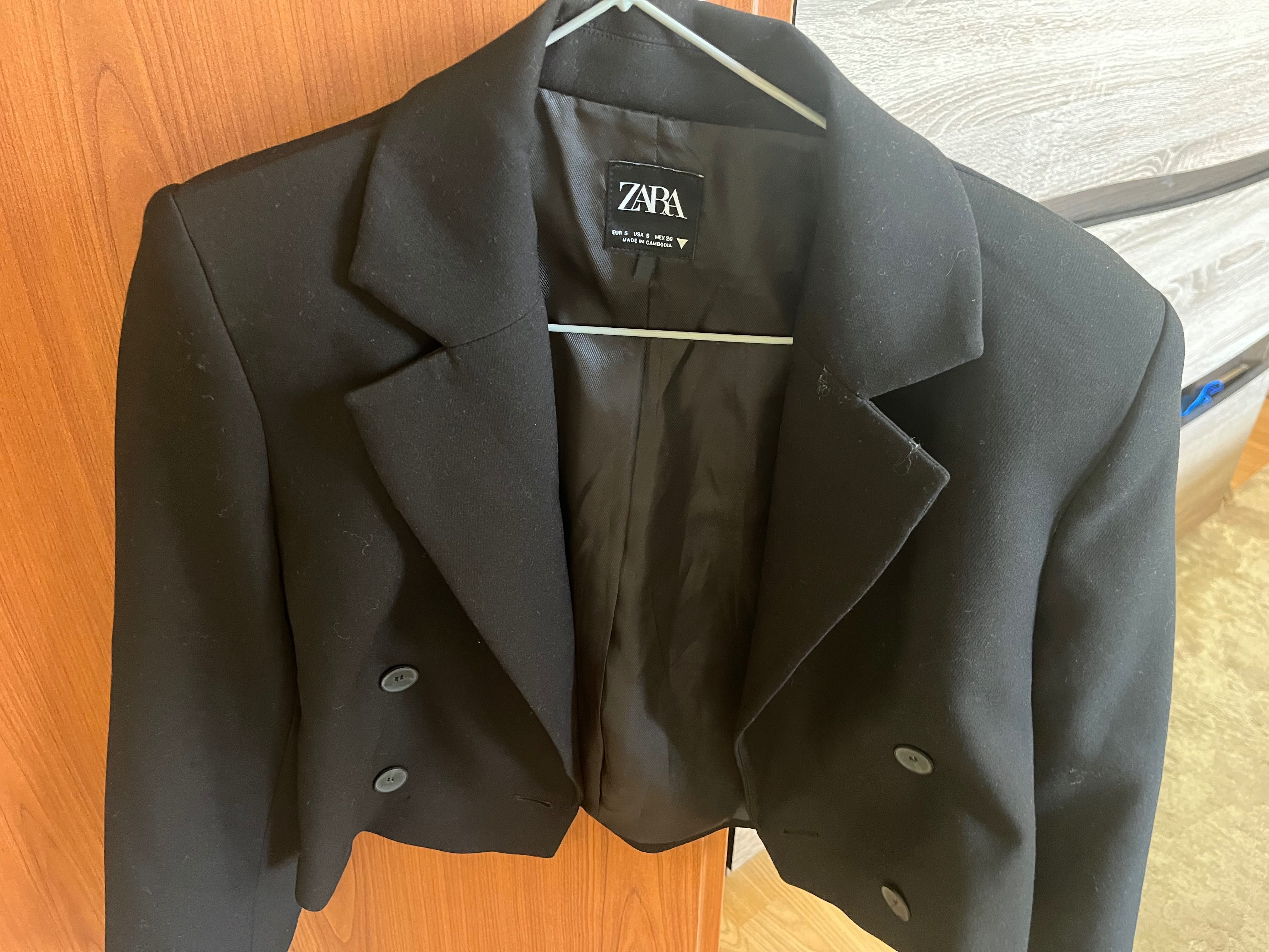 Късо сако на Zara в размер С.