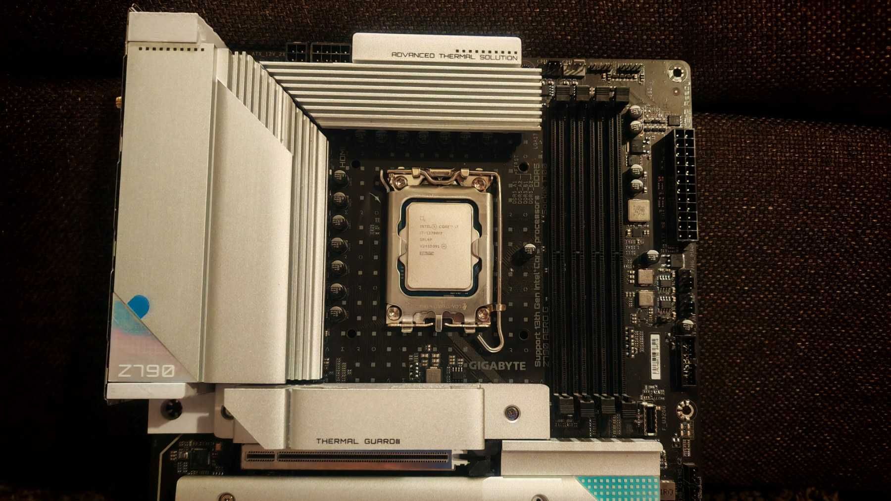 Gigabyte Z790 AERO G Wi-Fi 6E + Intel i7-12700KF, 12 Cores 5.0GHz