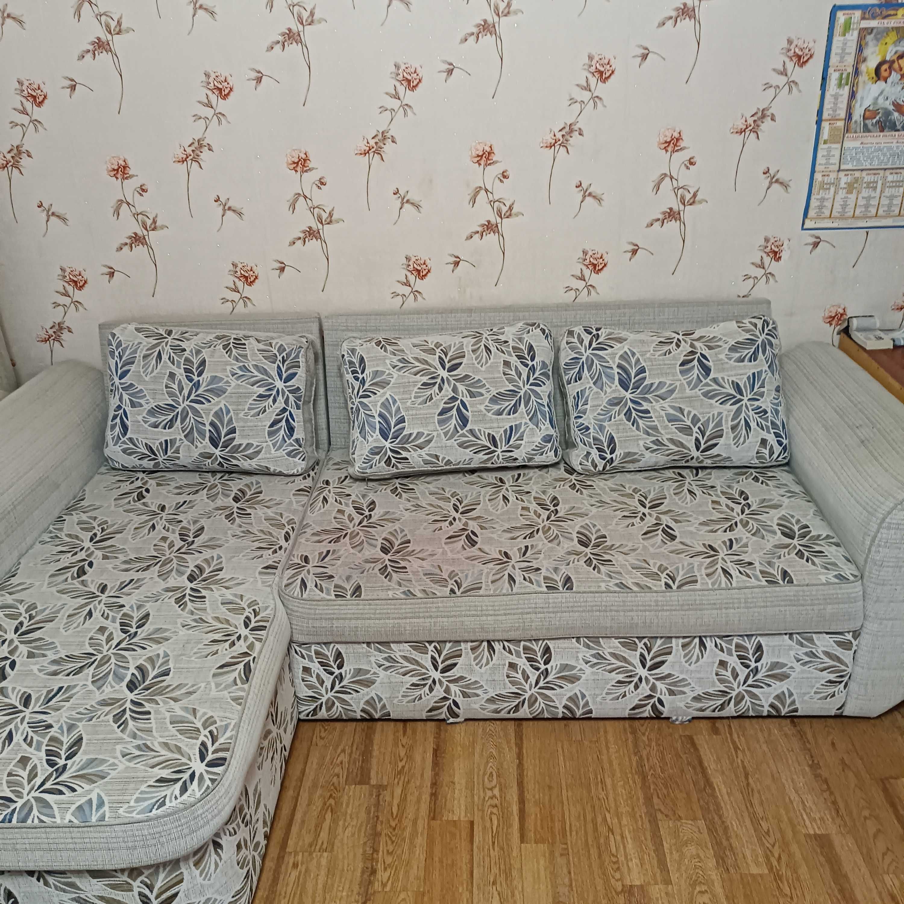 Продам диван раздвижной б/у