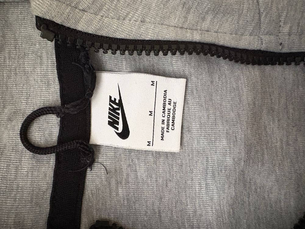 Vand hanorac nike tech gri marimea M original