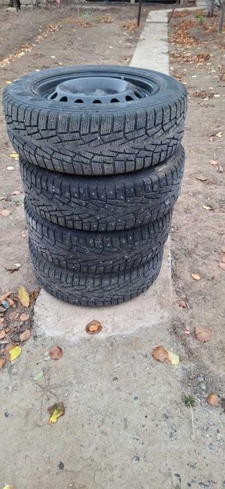 Зимние шипованные шины с штампованными дисками