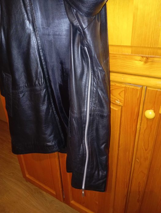 Продавам елегантно кожено манто