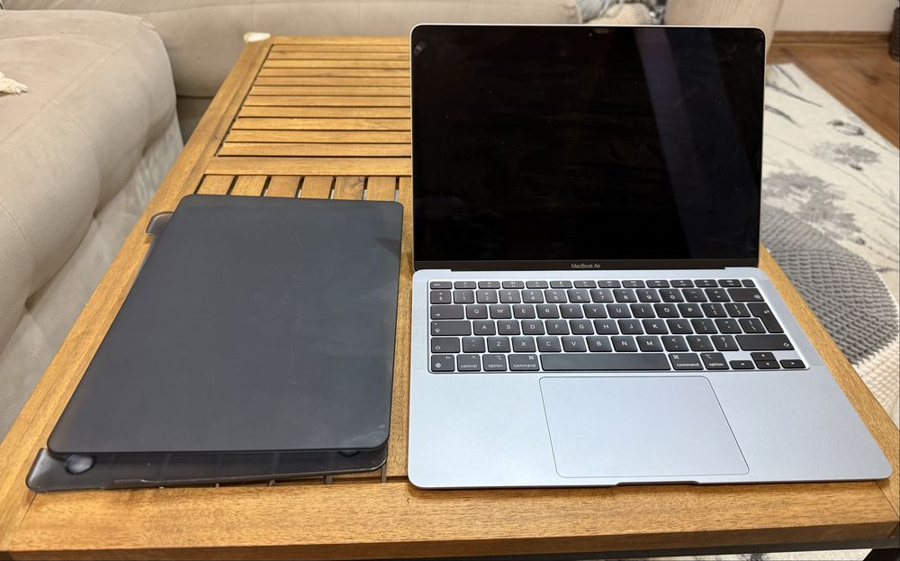 MacBook Air M1 (13-инчов) с ГАРАНЦИЯ